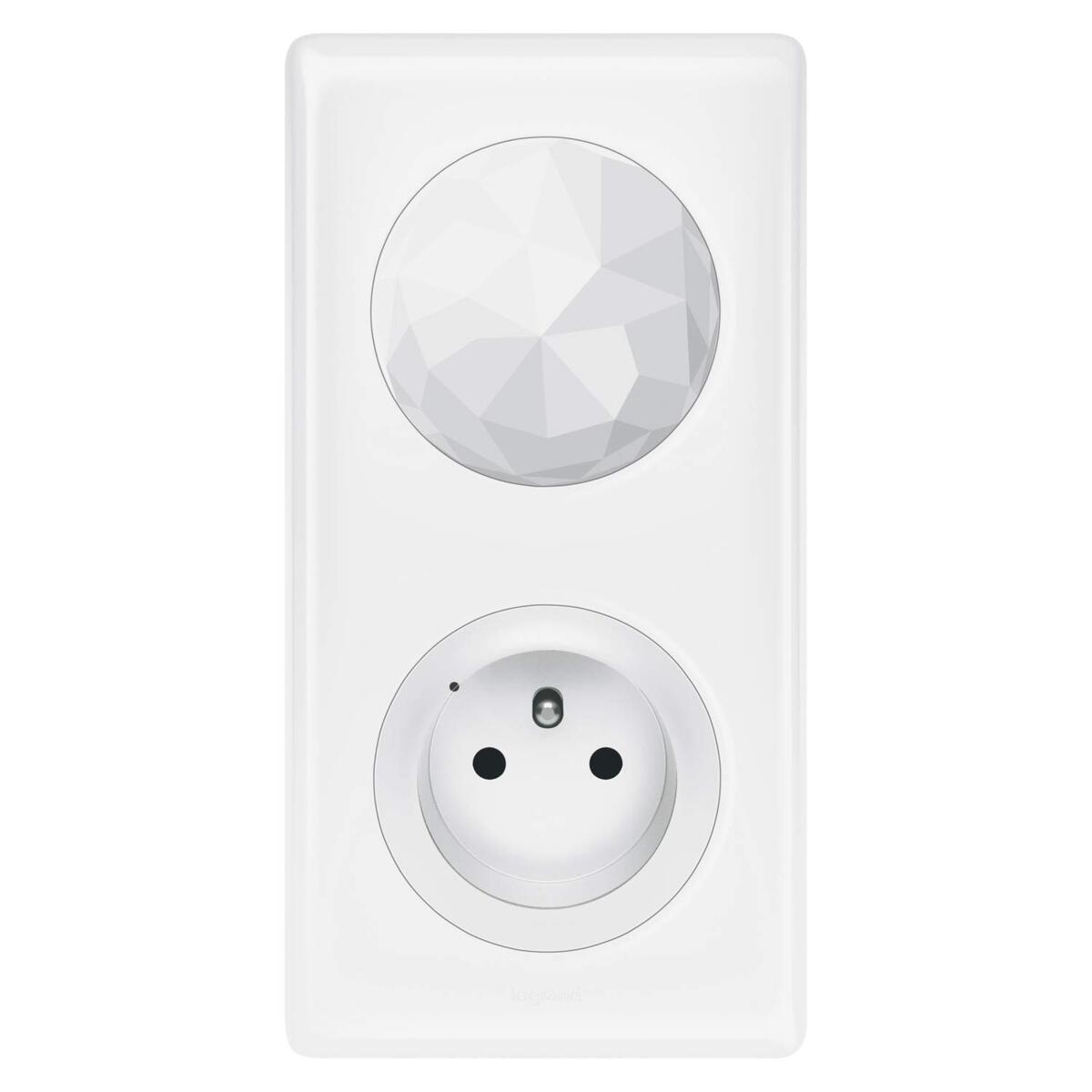 Test du pack Legrand 067700 : prise connectée et commande à l'honneur