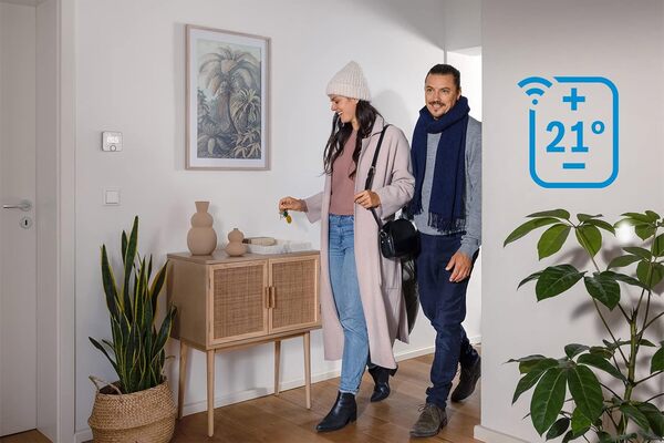 Bosch Smart Home - Thermostat d’Ambiance II pour Les systèmes de Chauffage câblés, 230 V, Compatible avec l’Assistant Google et Alexa [Classe énergétique B]