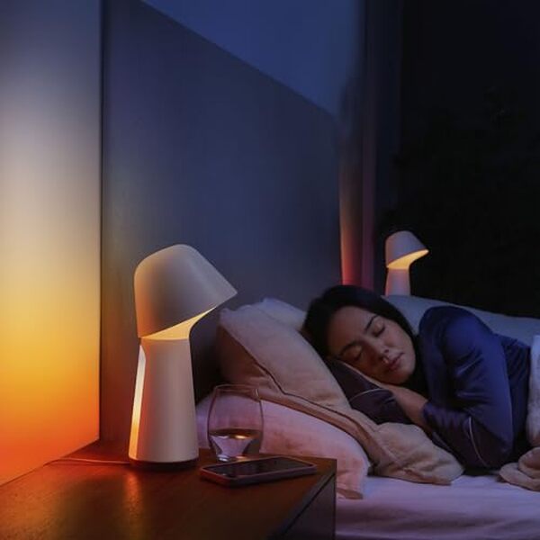 Découvrez notre test détaillé de la Philips Hue Twilight, la lampe de chevet connectée avec ambiance lumineuse personnalisable et contrôle intelligent. 