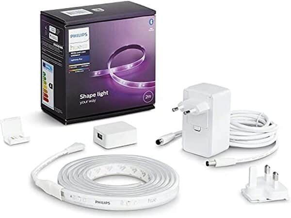 Découvrez notre test complet du Philips Hue Lightstrip Plus v4 : une bande LED RGB polyvalente, connectée et performante pour éclairer votre intérieur avec style. 